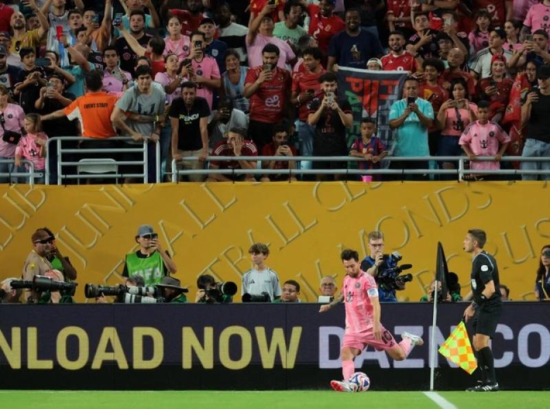 Hơn 60.000 khán giả đến sân Hard Rock, ‘ma thuật’ của Messi đã giải cứu FIFA- Ảnh 1.