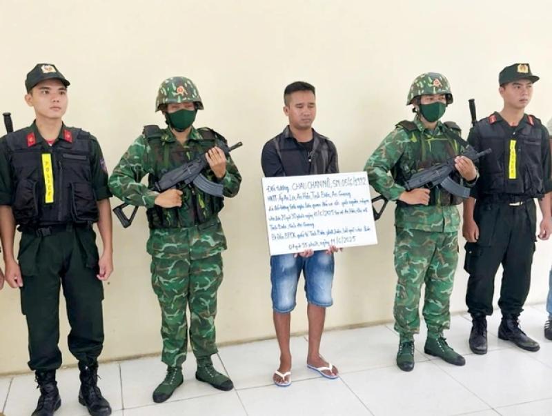 Bắt nghi phạm giết người đang trốn qua Campuchia- Ảnh 1.