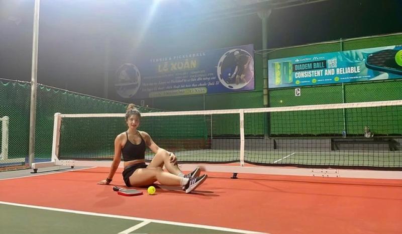 Pickleball: Môn thể thao mới đang 'đốn tim' phái đẹp vì lý do không ngờ - Ảnh 6. Pickleball: Môn thể thao mới đang 'đốn tim' phái đẹp vì lý do không ngờ - Ảnh 6.
