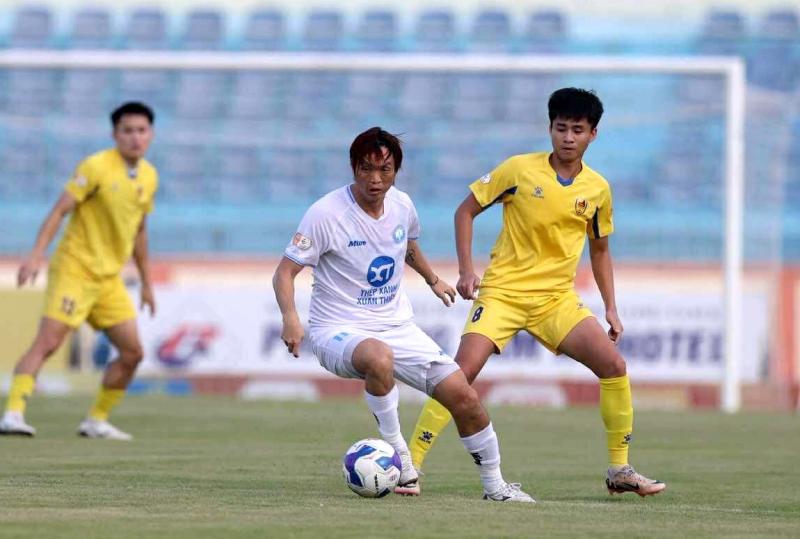 Nam Định quá xứng đáng giành ‘ngôi vua’ hai mùa liên tiếp, CLB Quảng Nam vẫn nơm nớp lo sợ- Ảnh 3.
