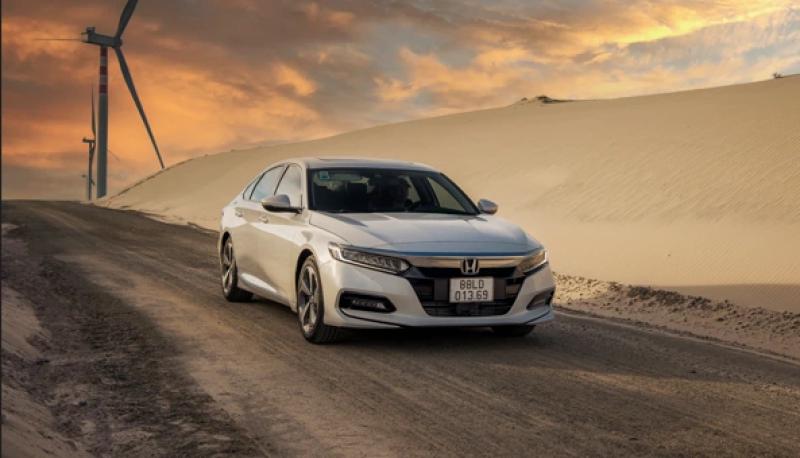 Sedan hạng D: Toyota Camry giảm 100 triệu vẫn khó bán, Mazad6 'bỏ cuộc chơi'?  - Ảnh 2.