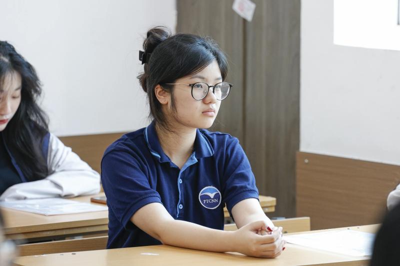 Thí sinh Hà Nội chuẩn bị cho kỳ thi tốt nghiệp THPT 2025 dưới nắng nóng - Ảnh 12.