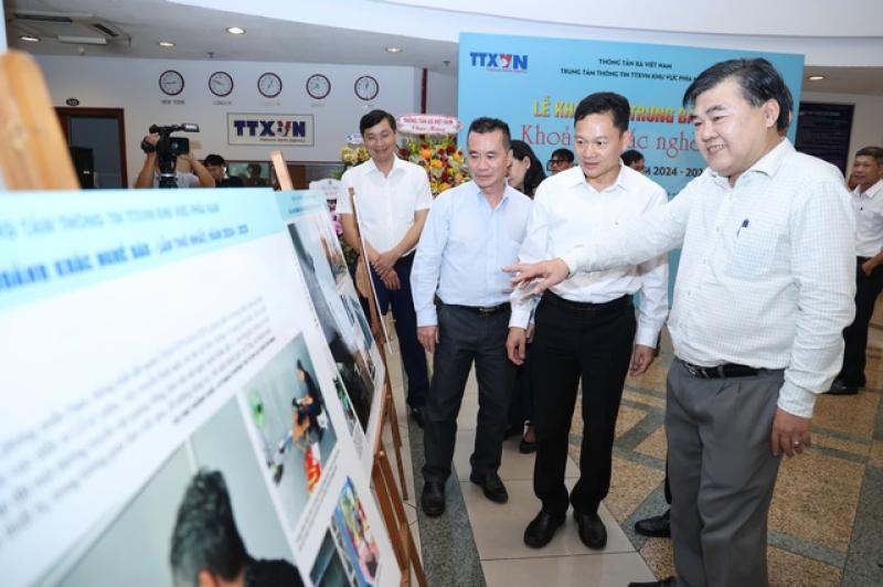 Thông tấn xã Việt Nam khu vực phía nam trao giải ảnh Khoảnh khắc nghề báo- Ảnh 1.