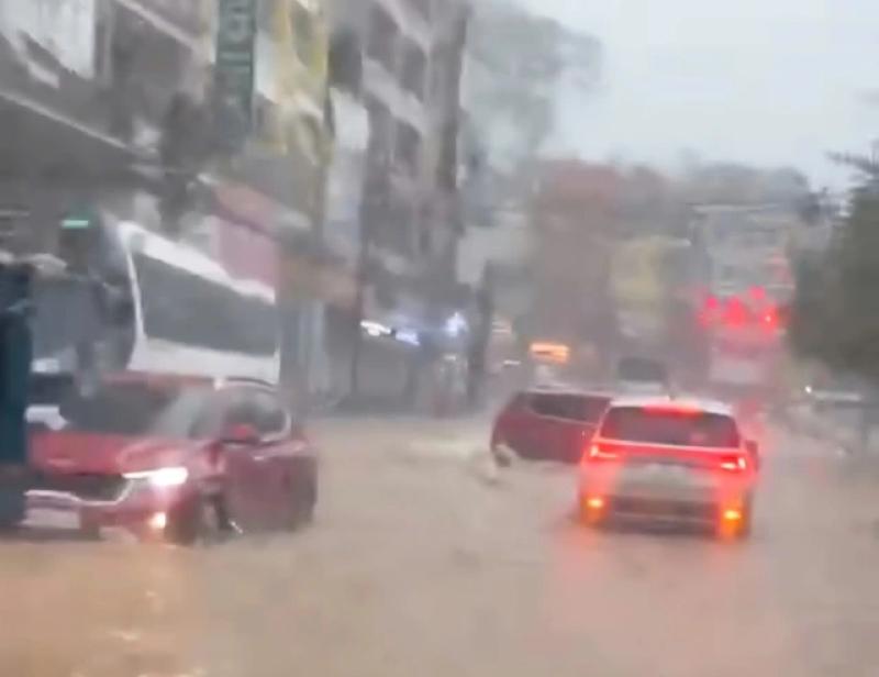 Đà Lạt mưa lớn như trút nước, nhiều tuyến đường ngập nặng- Ảnh 12.