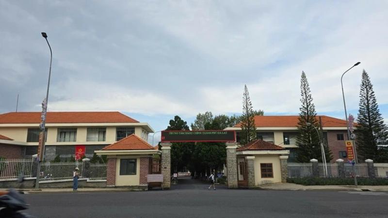 Lâm Đồng hỗ trợ chi phí đi lại, thuê nơi ở cho cán bộ, nhân viên - Ảnh 3.