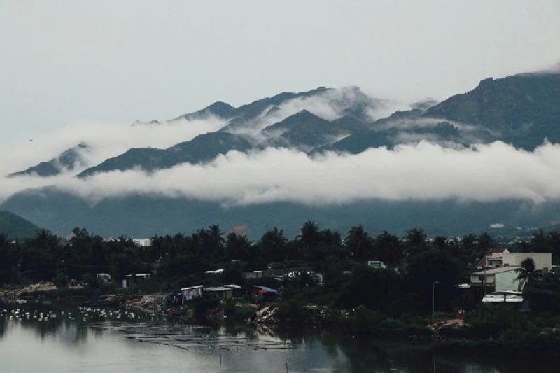 Giải cứu 3 du khách lạc đường trên núi Hoàng Ngưu Sơn ở Khánh Hòa - Ảnh 2.