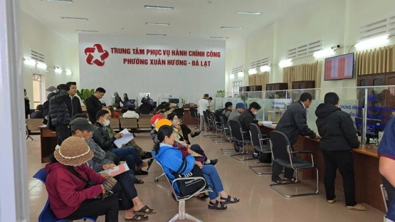 Trụ sở P.Xuân Hương - Đà Lạt đông nghẹt trước giờ vận hành thử nghiệm- Ảnh 1.