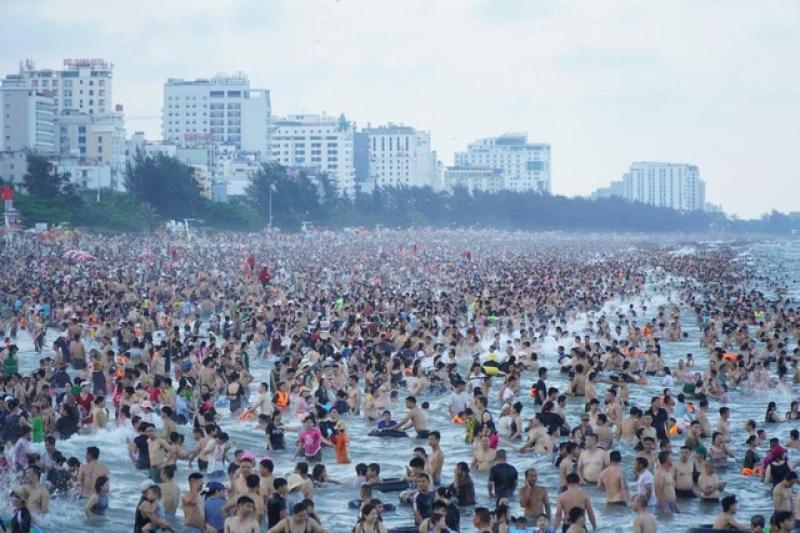 Quyết liệt dẹp nạn ép ăn Sầm Sơn đảm bảo chất lượng du lịch cho du khách - Ảnh 2.
