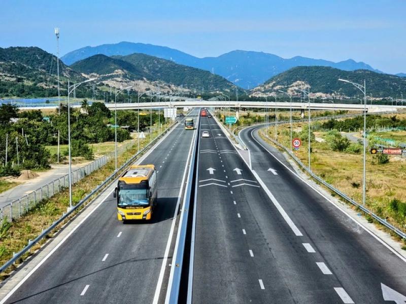 Khánh Hòa bố trí xe đưa cán bộ Ninh Thuận đi Nha Trang từ 5 giờ - Ảnh 1.