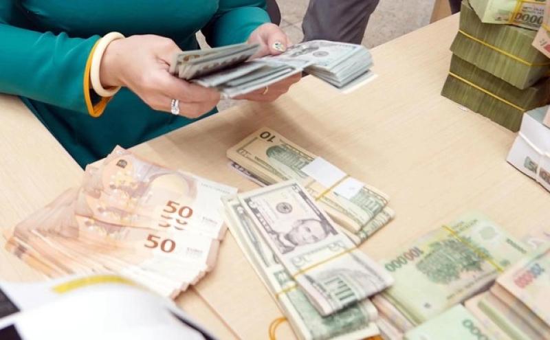 Giá USD hôm nay 3.7.2025: Ngân hàng tăng lên mức cao lịch sử - Ảnh 1.