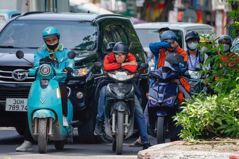 Nhiều nhà sản xuất có động thái 'đón đầu' kế hoạch cấm xe máy xăng - Ảnh 2.