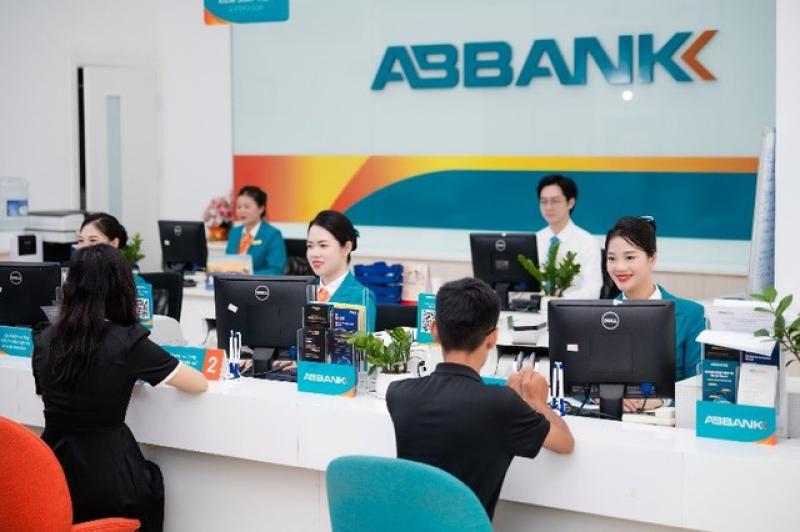 Quả ngọt từ cải tổ bộ máy: ABBANK bứt phá mạnh mẽ nửa đầu năm 2025 - Ảnh 1.