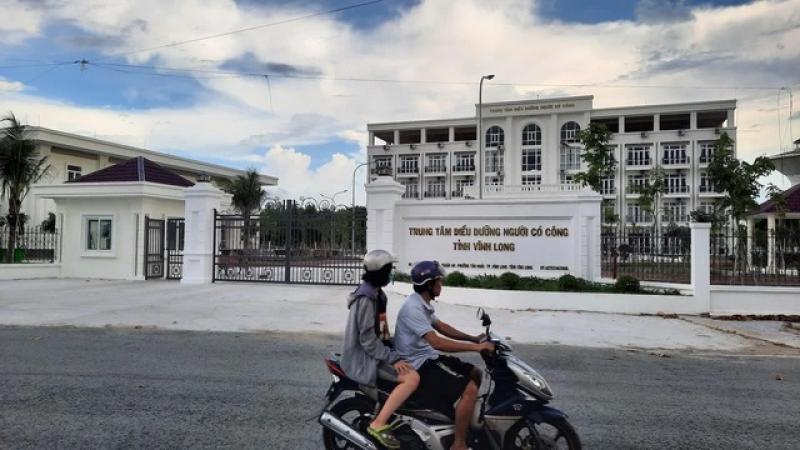 Đảm bảo an toàn, Vĩnh Long bố trí xe ô tô đưa đón cán bộ đi làm- Ảnh 2.