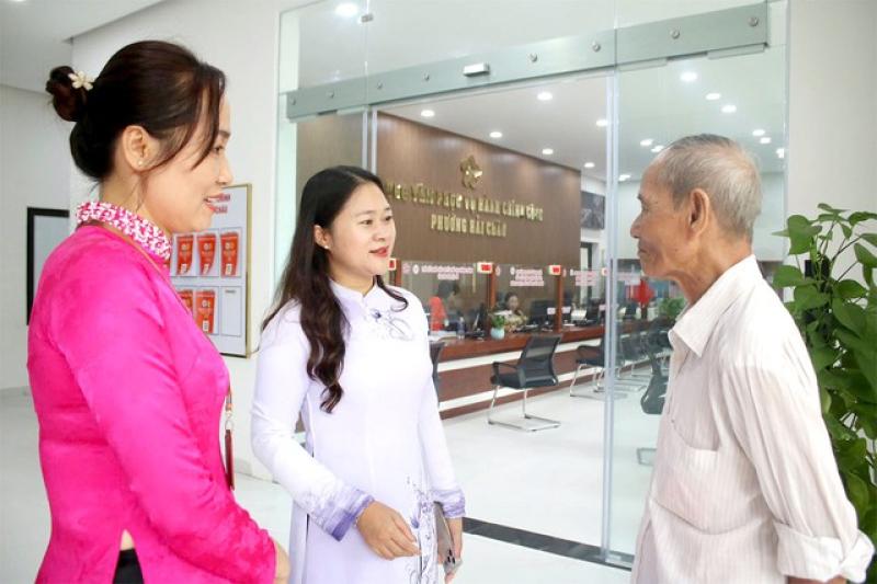 Cán bộ làm việc với tinh thần làm ngày làm đêm phục vụ người dân- Ảnh 3.