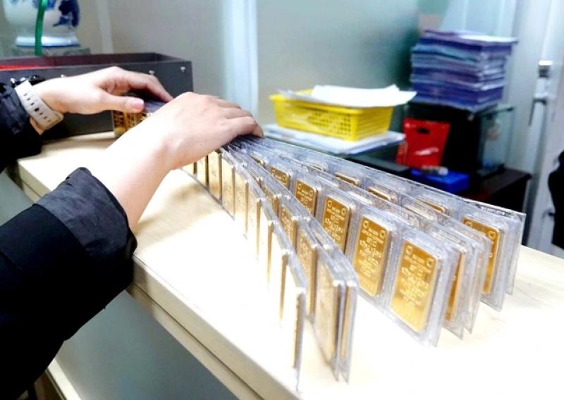 Giá vàng hôm nay 9.7.2025: Bán chốt lời khiến vàng giảm mạnh- Ảnh 1.