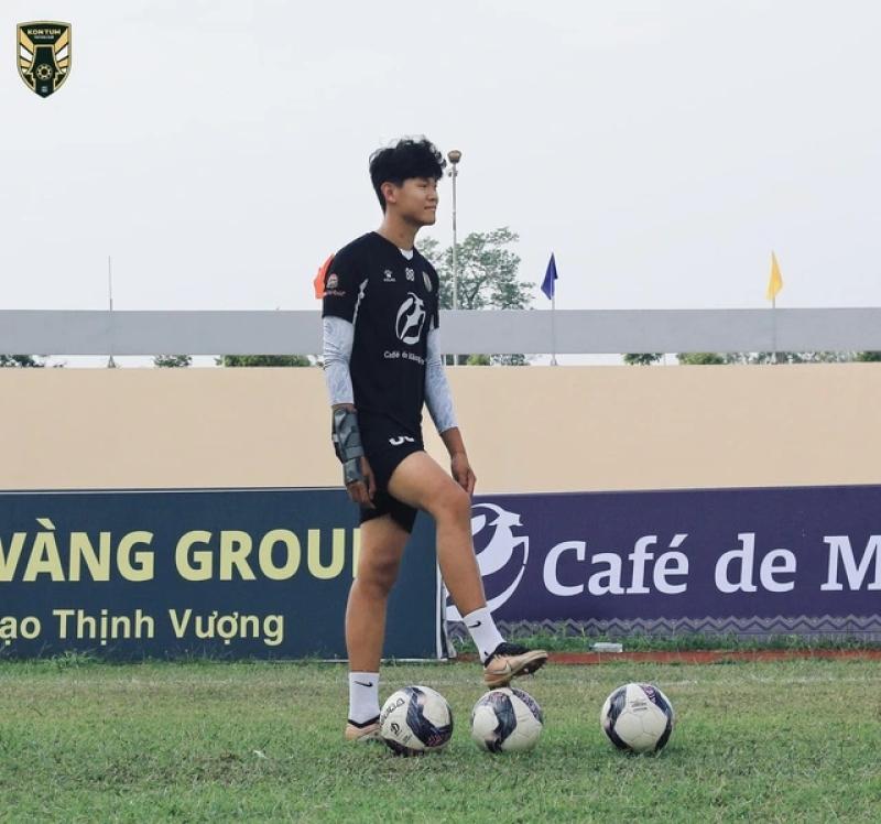 Thủ môn cao gần 2 m của lò HAGL khoác áo Ninh Bình: 'Ngọc thô' chờ được giũa- Ảnh 2.