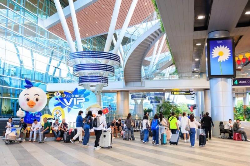 Lễ hội pháo hoa Đà Nẵng: Khách quốc tế tăng mạnh, khách sạn ‘cháy’ phòng- Ảnh 2. Lễ hội pháo hoa Đà Nẵng: Khách quốc tế tăng mạnh, khách sạn ‘cháy’ phòng- Ảnh 2.