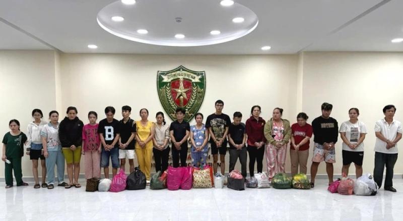Công an TP.HCM khởi tố vợ chồng giám đốc công ty mỹ phẩm làm dầu gió giả - Ảnh 1.