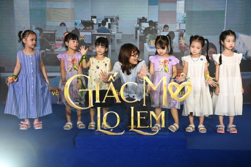 100 bé gái lần đầu 'lột xác' trên sàn diễn tại ngày hội Giấc Mơ Lọ Lem- Ảnh 6.