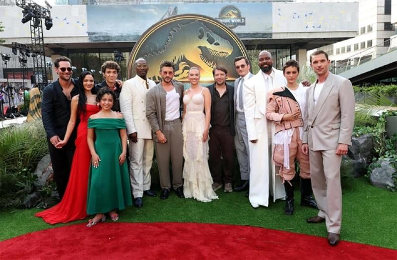 Scarlett Johansson thuê du thuyền cho dàn diễn viên 'Jurassic World Rebirth' nghỉ ngơi  - Ảnh 2.