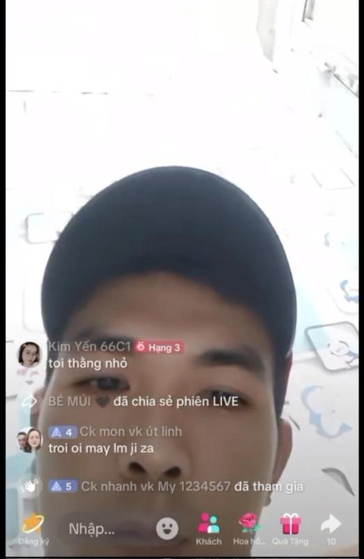 Nam thanh niên livestream đánh phụ nữ ôm con nhỏ ở phường Thủ Dầu Một- Ảnh 3.