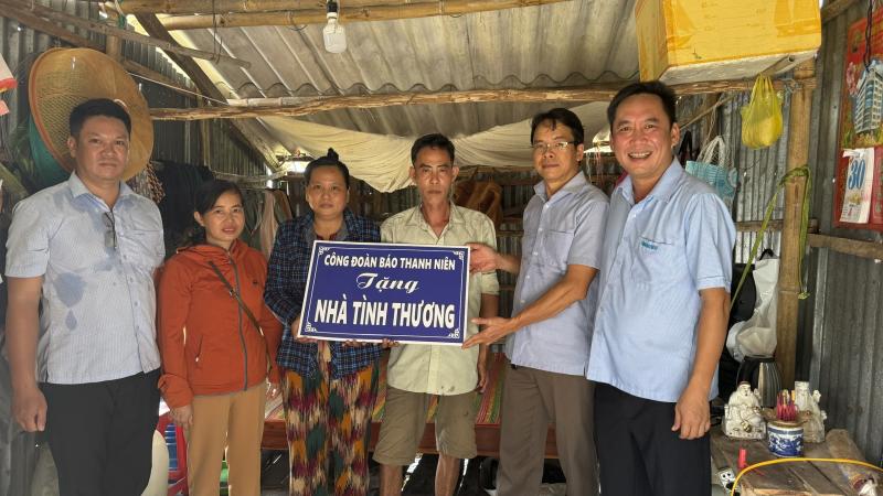 2 công nhân làm ở Đồng Nai gặp tai nạn, nhà bị sập được tặng nhà mới- Ảnh 4.