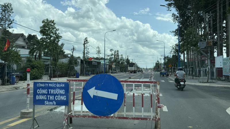 TP.HCM: Đường 333 tỉ ở xã Dầu Tiếng chưa bàn giao đã phải đào bới, sửa chữa- Ảnh 5.