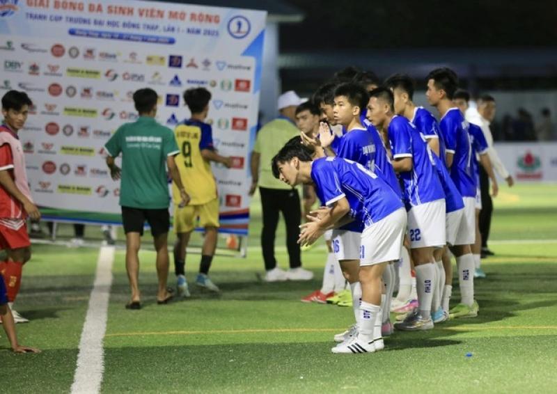 Nhiều cựu danh thủ hội ngộ mừng đội Trường ĐH Đồng Tháp vào bán kết giải sinh viên- Ảnh 6.