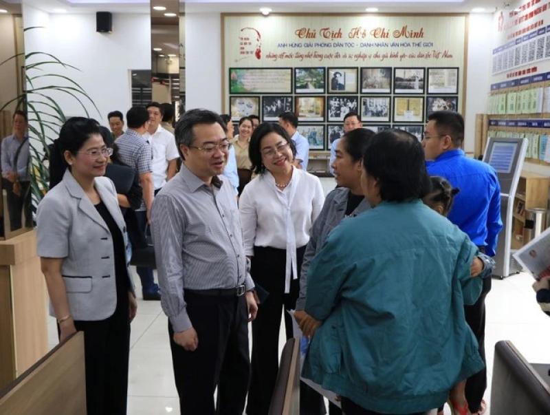 Ông Nguyễn Thanh Nghị thăm hỏi người dân ở phường- Ảnh 6.