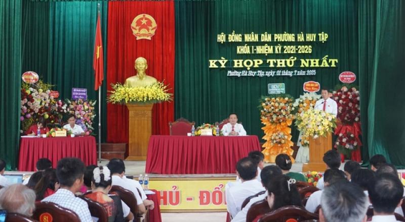 'Ngày đầu thực hiện chính quyền địa phương 2 cấp như thế này là quá tốt' - Ảnh 1. 'Ngày đầu thực hiện chính quyền địa phương 2 cấp như thế này là quá tốt' - Ảnh 1.