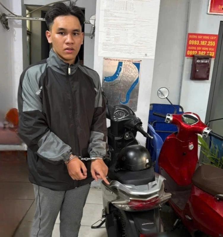 TP.HCM: Công an bắt đối tượng trộm xe máy chỉ sau 2 giờ tiếp nhận trình báo- Ảnh 1. TP.HCM: Công an bắt đối tượng trộm xe máy chỉ sau 2 giờ tiếp nhận trình báo- Ảnh 1.