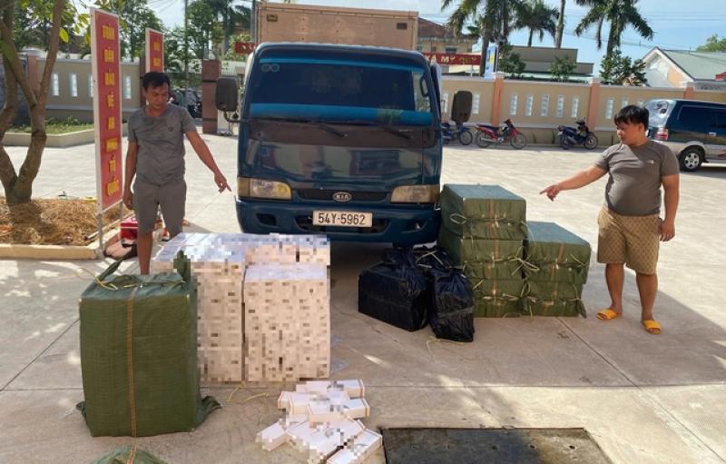 Tây Ninh: Phát hiện xe tải giấu 9.300 bao thuốc lá lậu trong vách ngăn- Ảnh 2.