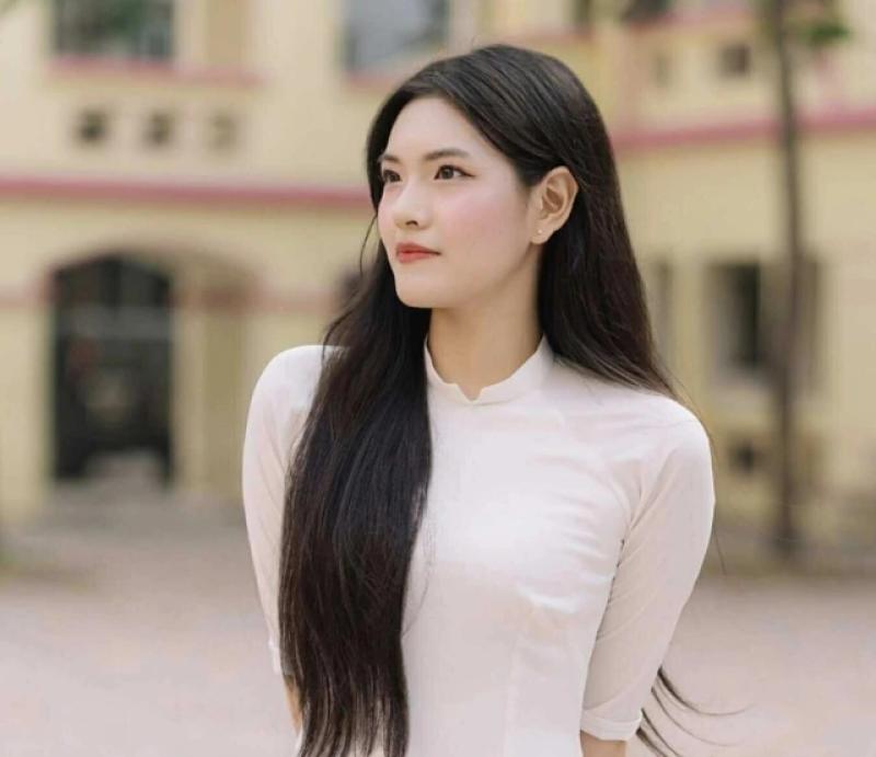 Những thí sinh đạt 9.75 điểm văn thi tốt nghiệp THPT đã học  - Ảnh 2.