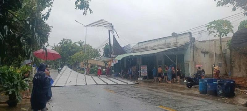 Đồng Nai: Hơn 26.000 khách hàng mất điện sau cơn mưa to kèm gió lớn- Ảnh 1.