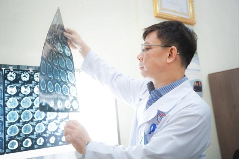Kỳ tích cứu sống bé trai 10 tuổi bị nhánh cây rơi trúng đầu- Ảnh 1. Kỳ tích cứu sống bé trai 10 tuổi bị nhánh cây rơi trúng đầu- Ảnh 1.