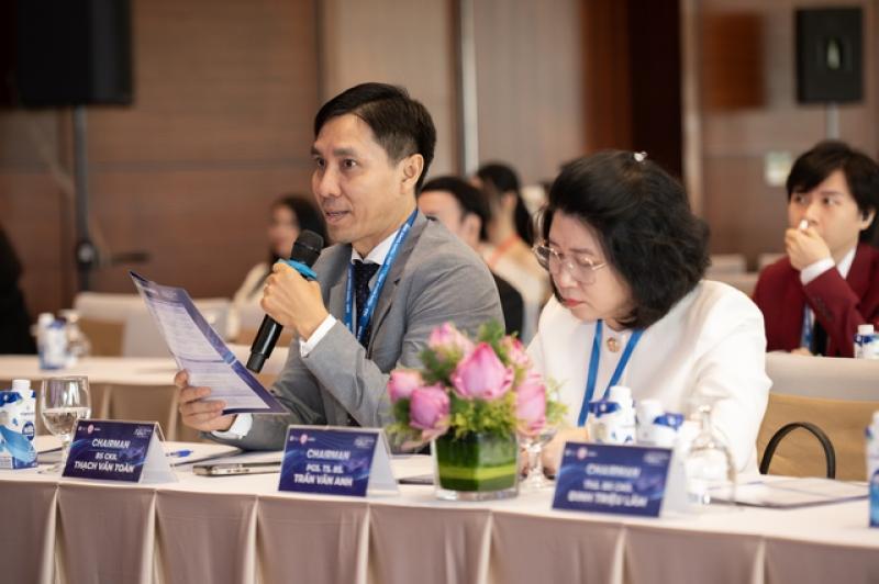 BS.CKII Thạch Văn Toàn: Nâng cung mày bằng treo chỉ hay tiêm filler?- Ảnh 1.
