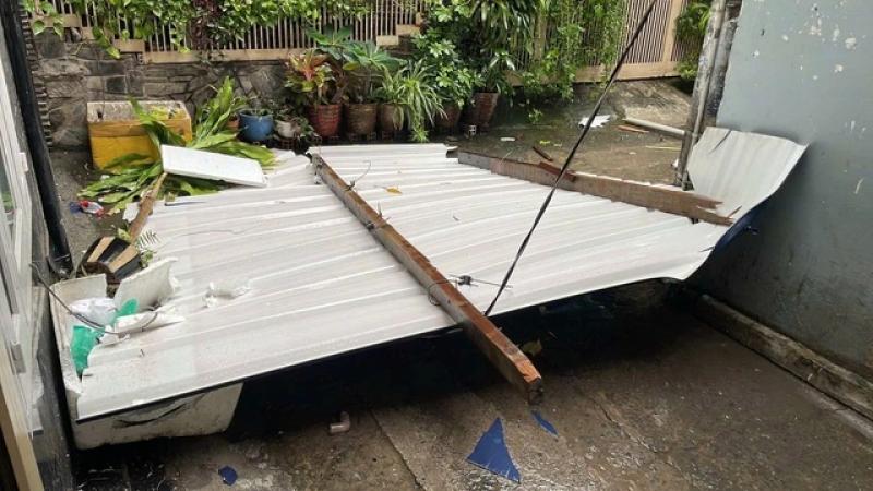 Xuất hiện lốc xoáy ở phường Bình Thạnh, 3 nhà dân bị thiệt hại- Ảnh 2.