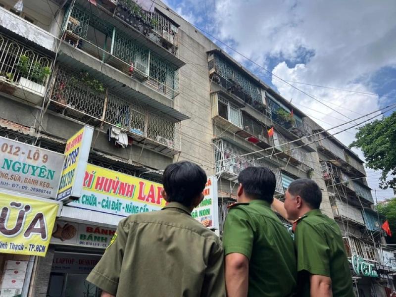 Gần 100.000 nhà trọ, căn hộ nguy cơ cháy nổ cao ở TP.HCM sau sáp nhập - Ảnh 1.