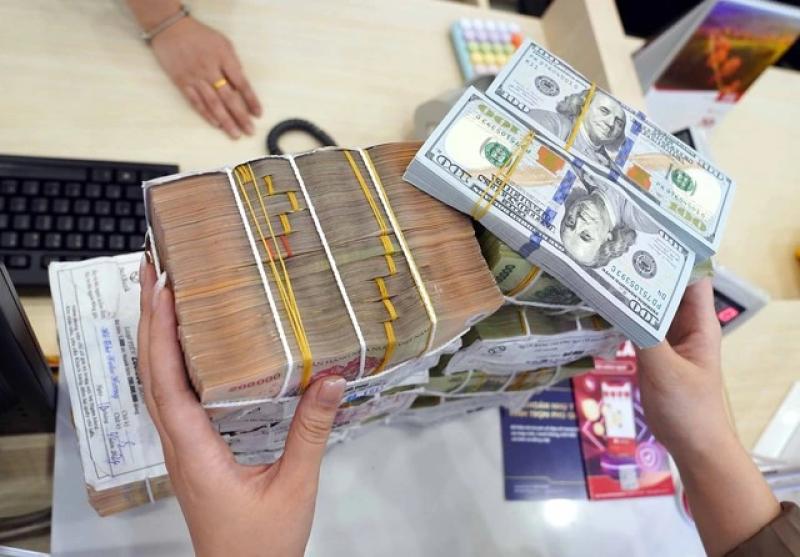Giá USD hôm nay 24.7.2025: Ngân hàng giữ ở mức cao - Ảnh 1.