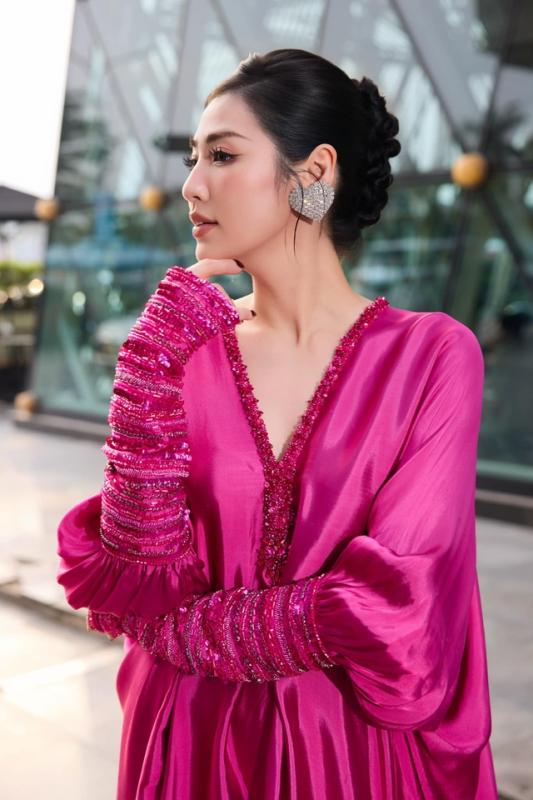 Á hậu Dương Tú Anh "kể chuyện" nhận show quảng cáo - Ảnh 1.
