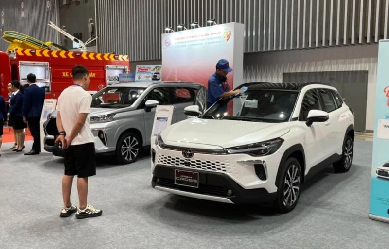 Thị trường ô tô tăng trưởng, xe 'xanh' chiếm 1/3 thị phần sau nửa đầu năm 2025 - Ảnh 1.