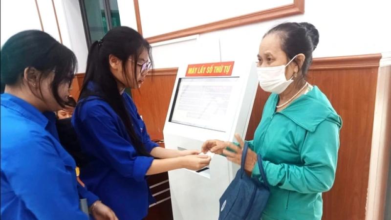 Thanh niên P . Hoa Lư hỗ trợ người dân trong chính quyền 2 cấp mới - Ảnh 1. Thanh niên P . Hoa Lư hỗ trợ người dân trong chính quyền 2 cấp mới - Ảnh 1.