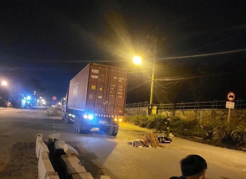 TP.HCM: Ngã tại đường đang thi công, 1 người bị xe container cán tử vong- Ảnh 1.
