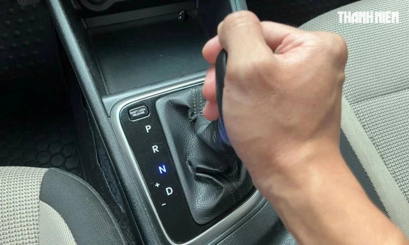 Ô tô số tự động: Vì sao phải về chế độ số P trước khi tắt máy? - Ảnh 2.