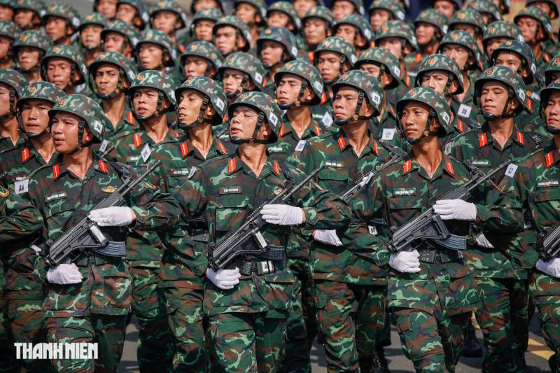 Chiến sĩ đẫm mồ hôi, 'gồng mình' trên mặt đường ảo ảnh luyện tập cho nhiệm vụ A80- Ảnh 15. Chiến sĩ đẫm mồ hôi, 'gồng mình' trên mặt đường ảo ảnh luyện tập cho nhiệm vụ A80- Ảnh 15.