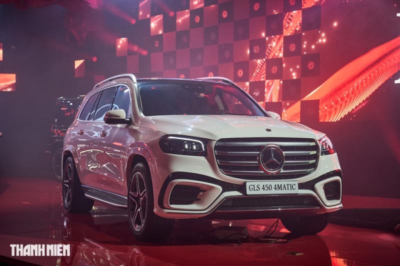 SUV hạng sang Mercedes GLS 450 mới tăng giá 300 triệu đồng - Ảnh 1.