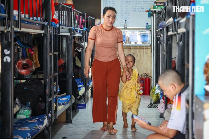 Con muốn sống: Bé gái ung thư khả năng bỏ mắt vì không còn tiền chữa trị- Ảnh 8.