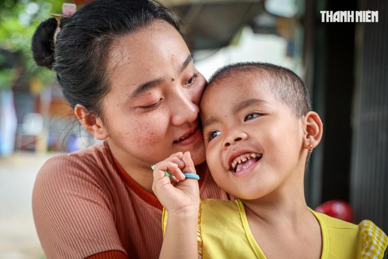 Con muốn sống: Bé gái ung thư khả năng bỏ mắt vì không còn tiền chữa trị- Ảnh 4.