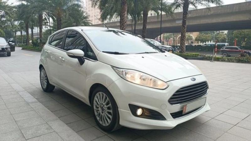3 mẫu ô tô cũ bền dáng giá khoảng 250 triệu đồng - Ảnh 2. 3 mẫu ô tô cũ bền dáng giá khoảng 250 triệu đồng - Ảnh 2.