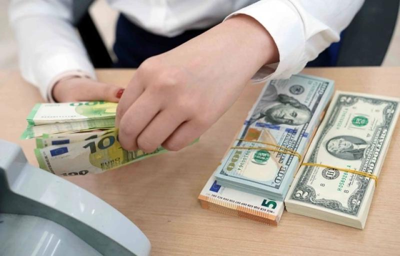 Giá USD hôm nay 15.7.2025: Ngân hàng đồng loạt tăng- Ảnh 1.